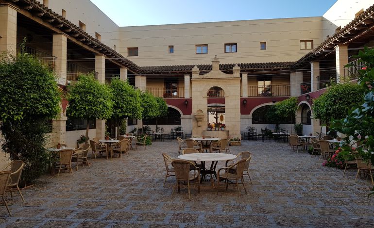 Patio del Hotel Bodega Real en El Puerto Patio del Hotel Bodega Real en El Puerto