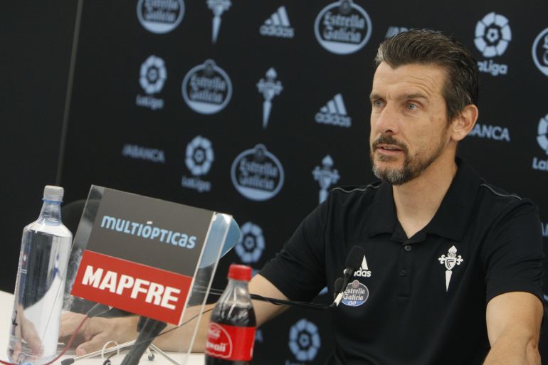 Juan Carlos Unzué, durante la rueda de prensa previa al partido ante el Betis Juan Carlos Unzué, durante la rueda de prensa previa al partido ante el Betis