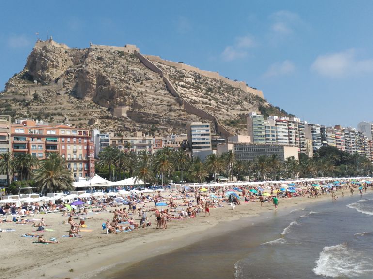 Alicante: Continúa la venta ilegal de comida y bebida Alicante: Continúa la venta ilegal de comida y bebida