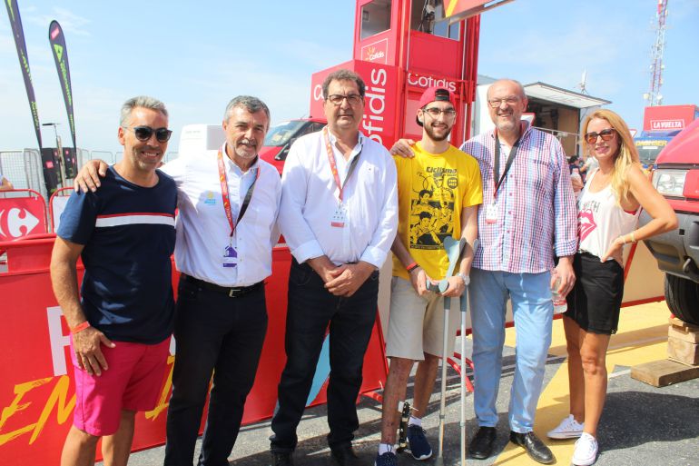 Andrés Contreras (con camiseta amarilla) con Josep Femenía y Manolo Segarra, alcalde y concejal de Deportes de El Poble Nou de Benitatxell. Andrés Contreras (con camiseta amarilla) con Josep Femenía y Manolo Segarra, alcalde y concejal de Deportes de El Poble Nou de Benitatxell.