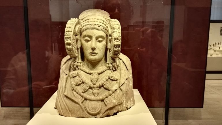 Imagen de la Dama de Elche en el Museo Arqueológico de Madrid Imagen de la Dama de Elche en el Museo Arqueológico de Madrid