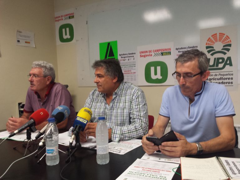 Guzmán Bayón (ASAJA Segovia), Juan Manuel Palomares (UCCL-Segovia), y Pedro Matarranz (UPA Segovia) Guzmán Bayón (ASAJA Segovia), Juan Manuel Palomares (UCCL-Segovia), y Pedro Matarranz (UPA Segovia)