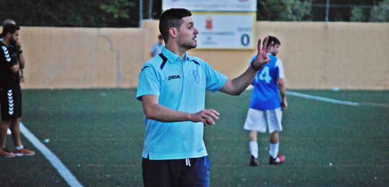 El técnico Toño Taravilla en un partido de pretemporada del San José Obrero El técnico Toño Taravilla en un partido de pretemporada del San José Obrero