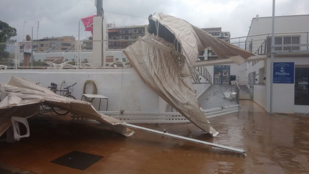 Imagen de los efectos del tornado Imagen de los efectos del tornado