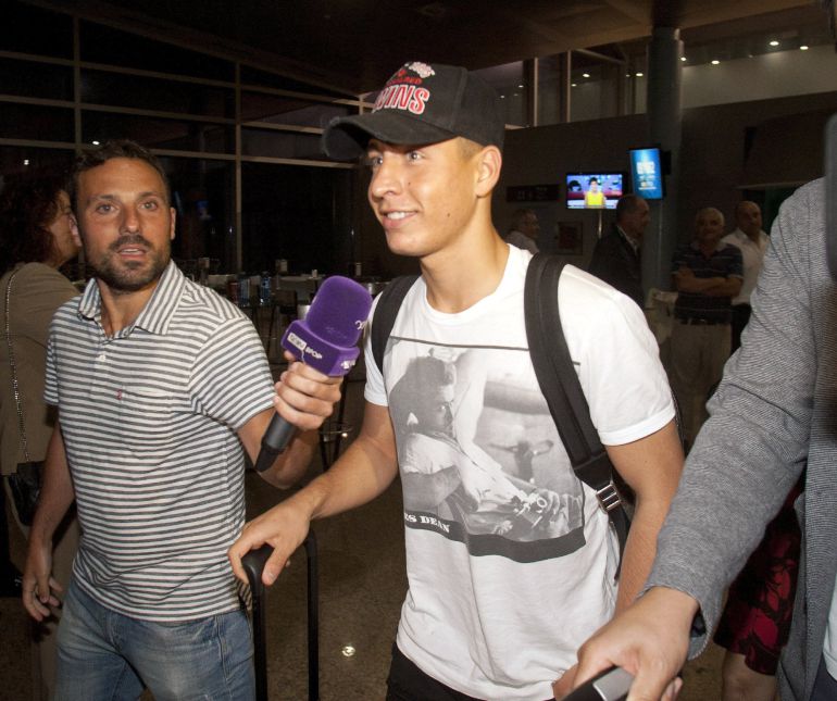 Emre Mor a su llegada a Peinador Emre Mor a su llegada a Peinador