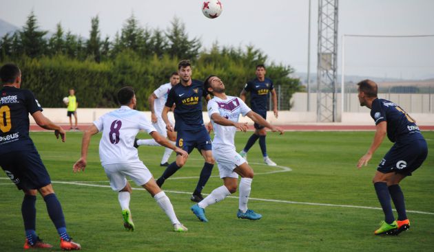 El UCAM sale líder en solitario de Jumilla, el Real Murcia al fin sonríe y cae el Lorca Dva. El UCAM sale líder en solitario de Jumilla, el Real Murcia al fin sonríe y cae el Lorca Dva.