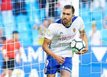 Borja Iglesias capitanea la primera victoria del Real Zaragoza