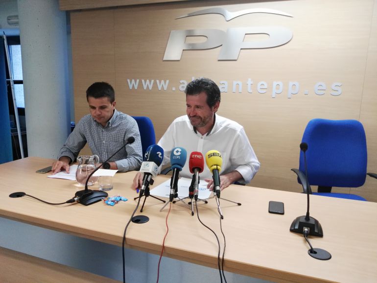 José Císcar, esta mañana, en la sede del PP provincial José Císcar, esta mañana, en la sede del PP provincial
