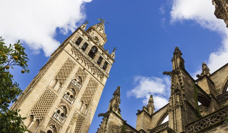 Asistencia Sanitaria en la Giralda: Un turista sufre un infarto en el mirador de la Giralda Asistencia Sanitaria en la Giralda: Un turista sufre un infarto en el mirador de la Giralda