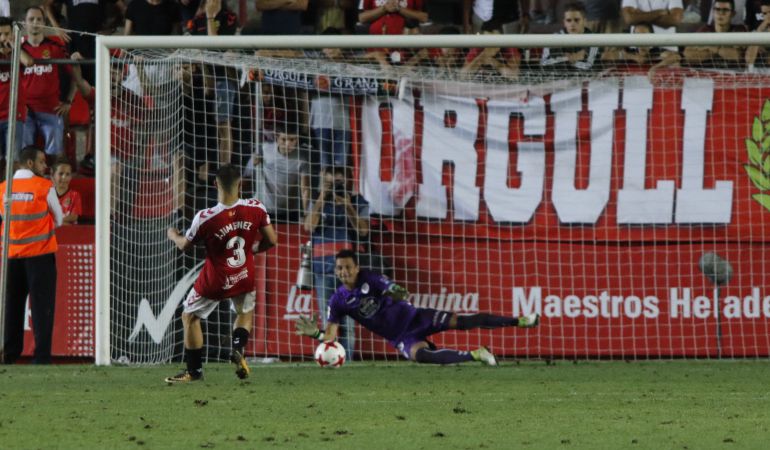 Javi Jiménez falla el penal decissiu que deixa al Nàstic eliminat de la Copa del Rei. Javi Jiménez falla el penal decissiu que deixa al Nàstic eliminat de la Copa del Rei.