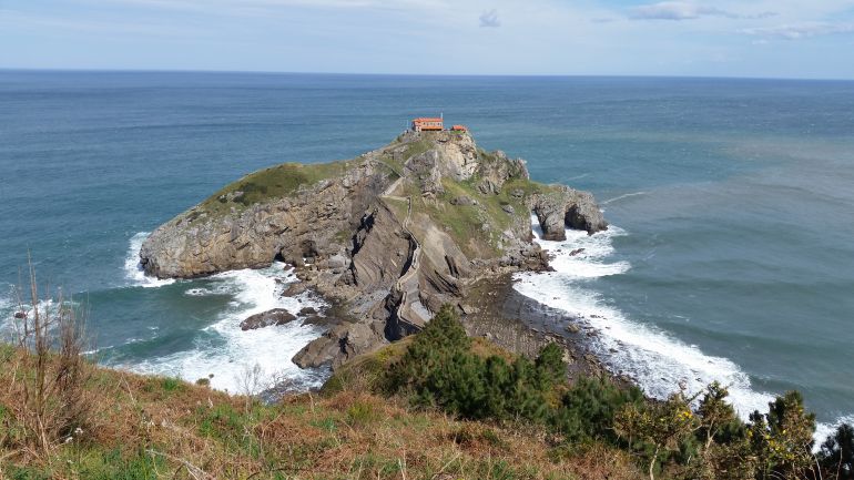 Bermeo se plantea limitar el acceso a Gaztelugatxe Bermeo se plantea limitar el acceso a Gaztelugatxe