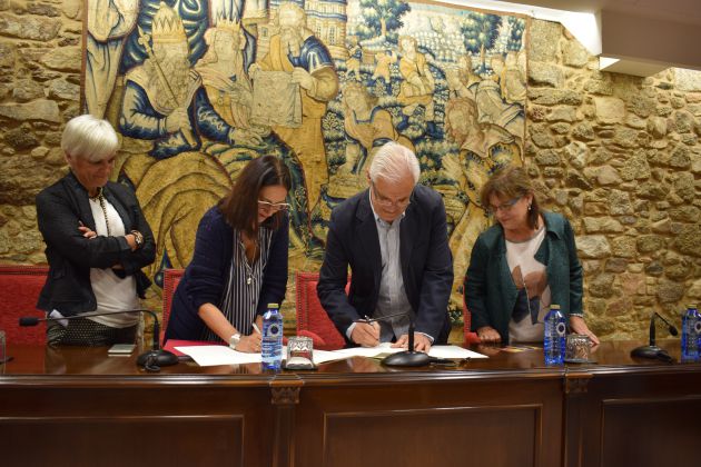 Firma del convenio entre la RAG y Marineda City Firma del convenio entre la RAG y Marineda City