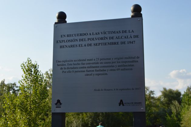 Cartel conmemorativo de la explosión del polvorín del Zulema Cartel conmemorativo de la explosión del polvorín del Zulema