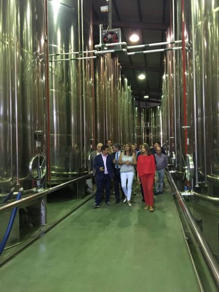 La presidenta del Junta, Susana Díaz, visita las instalaciones de la Sociedad Cooperativa Andaluza Virgen del Perpetuo Socorro La presidenta del Junta, Susana Díaz, visita las instalaciones de la Sociedad Cooperativa Andaluza Virgen del Perpetuo Socorro