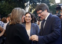 La alcaldesa de Hospitalet pide a Puigdemont dejar tranquilos a los alcaldes
