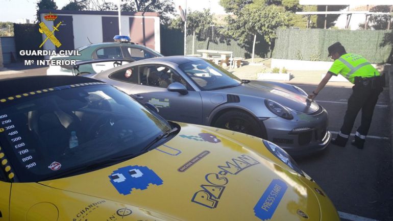 Dos de los vehículos que participaban en la carrera ilegal Dos de los vehículos que participaban en la carrera ilegal