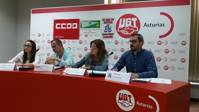 Los representantes de USIPA, CCOO, UGT y STAJ en el grupo de trabajo sobre el sector de justicia. Los representantes de USIPA, CCOO, UGT y STAJ en el grupo de trabajo sobre el sector de justicia.