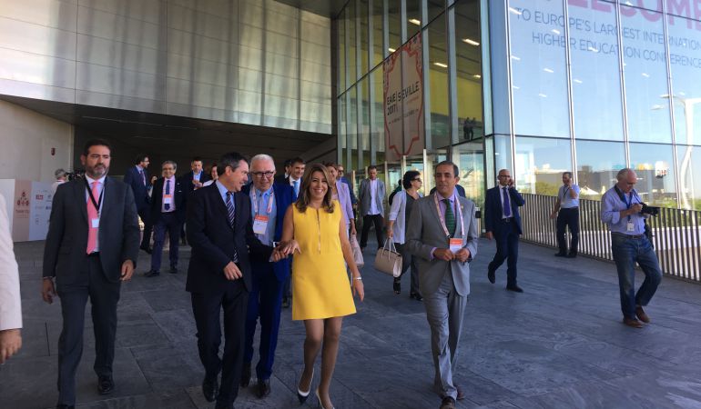 La presidenta Susana Díaz junto a Juan Espadas,Miguel Angel Castro y otras autoridades en Fibes durante la inauguración del Congreso de la de la EAIE La presidenta Susana Díaz junto a Juan Espadas,Miguel Angel Castro y otras autoridades en Fibes durante la inauguración del Congreso de la de la EAIE