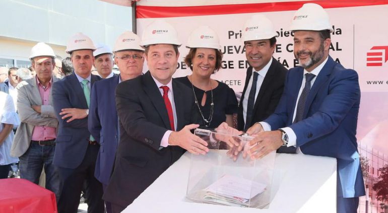 El presidente García-Page ha puesto la primera piedra de la futura sede de la multinacional El presidente García-Page ha puesto la primera piedra de la futura sede de la multinacional