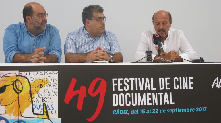 El director de la película, César Martínez Herrada; el director de Alcances, Javier Miranda; y Javier Ruibal El director de la película, César Martínez Herrada; el director de Alcances, Javier Miranda; y Javier Ruibal