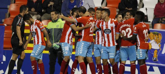 Los jugadores del Lugo celebran uno de los goles ante el Zaragoza Los jugadores del Lugo celebran uno de los goles ante el Zaragoza
