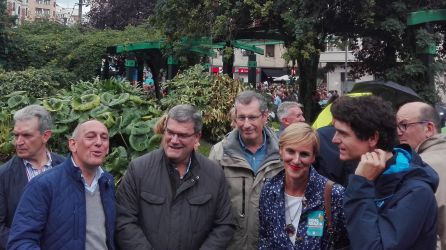 Los diputados generales, el alcalde de Bilbao y la presidenta del PNV en Bizkaia, antes de la manifestación Los diputados generales, el alcalde de Bilbao y la presidenta del PNV en Bizkaia, antes de la manifestación