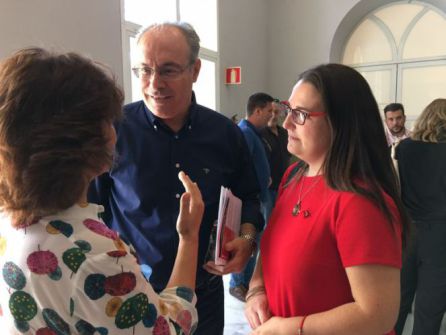 Teba Roldán, junto a Juan Pablo Durán y Carmen Calvo Teba Roldán, junto a Juan Pablo Durán y Carmen Calvo
