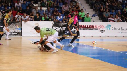 Un momento del encuentro entre el Jaén Paraíso Interior y el Palma Futsal. Un momento del encuentro entre el Jaén Paraíso Interior y el Palma Futsal.