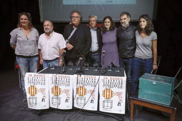 La asociación 'Madrileños por el derecho a decidir' durante el acto. La asociación 'Madrileños por el derecho a decidir' durante el acto.