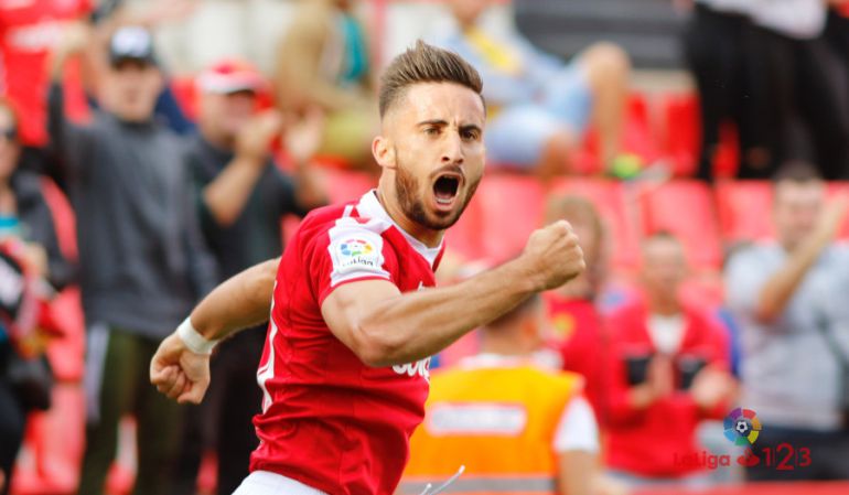 Omar celebra el primer gol del partit davant l'Albacete. Omar celebra el primer gol del partit davant l'Albacete.