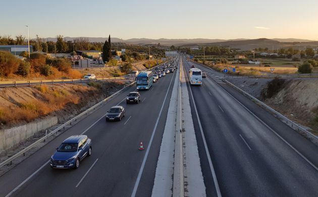 Colas en sentido Granada tras el accidente múltiple en la A-44 Colas en sentido Granada tras el accidente múltiple en la A-44