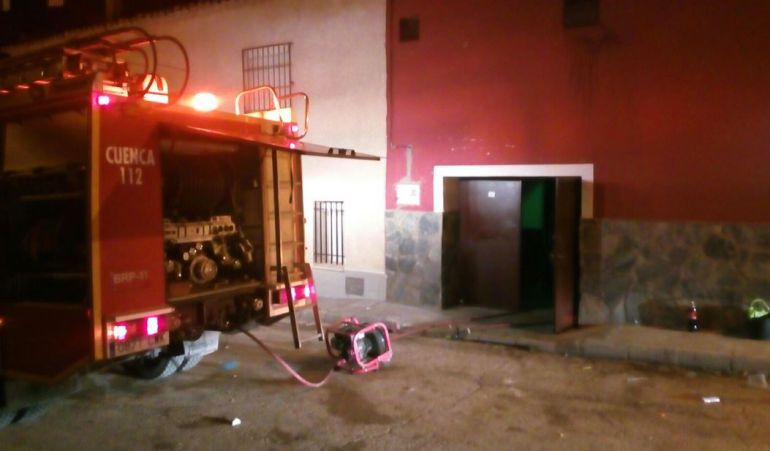 Atendidos dos ancianos en un incendio en Fuente de Pedro Naharro Atendidos dos ancianos en un incendio en Fuente de Pedro Naharro