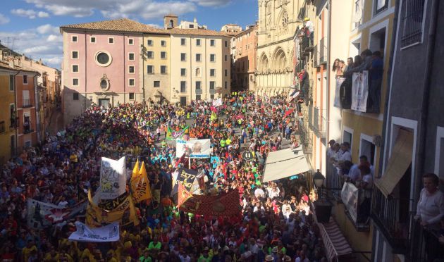Plaza Mayor de Cuenca a la llegada del desfile de peñas de San Mateo en la tarde del 18 de septiembre de 2017. Plaza Mayor de Cuenca a la llegada del desfile de peñas de San Mateo en la tarde del 18 de septiembre de 2017.