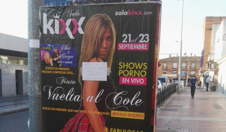 Los carteles serán retirados por el Ayuntamiento e impondrá sanciones de hasta 1.500 euros Los carteles serán retirados por el Ayuntamiento e impondrá sanciones de hasta 1.500 euros