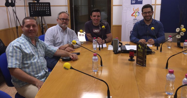 Los profesores de la Escuela de Hostelería Fundación Cruzcampo de Jaén, Fernando Martínez y Rafael Fernández, en los estudios de Radio Jaén. Los profesores de la Escuela de Hostelería Fundación Cruzcampo de Jaén, Fernando Martínez y Rafael Fernández, en los estudios de Radio Jaén.