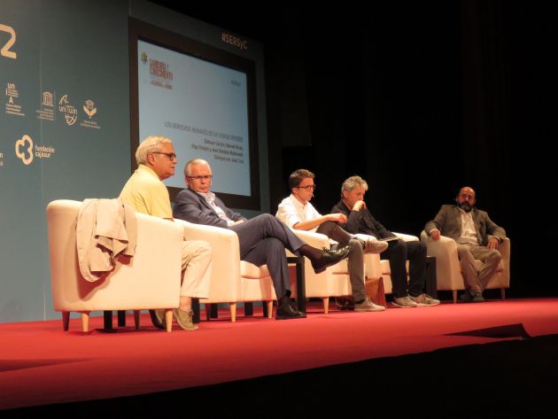 Juan Cruz modera la ponencia 'Los derechos humanos en un mundo dividido' con Garzón, Errejón, Rivas, y Manuel Torres Juan Cruz modera la ponencia 'Los derechos humanos en un mundo dividido' con Garzón, Errejón, Rivas, y Manuel Torres