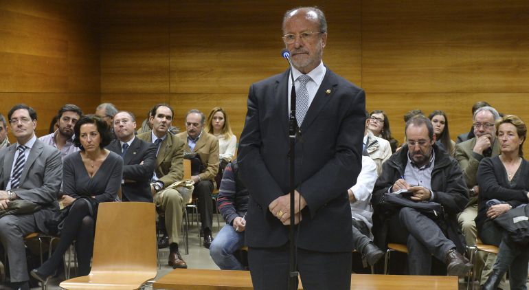 Imagen de archivo de Javier León de la Riva durante el juicio por el 'caso de los áticos' Imagen de archivo de Javier León de la Riva durante el juicio por el 'caso de los áticos'