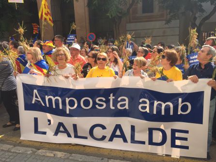 Més de 200 veïns d'Amposta s'han desplaçat en autocar fins a Tarragona. Més de 200 veïns d'Amposta s'han desplaçat en autocar fins a Tarragona.