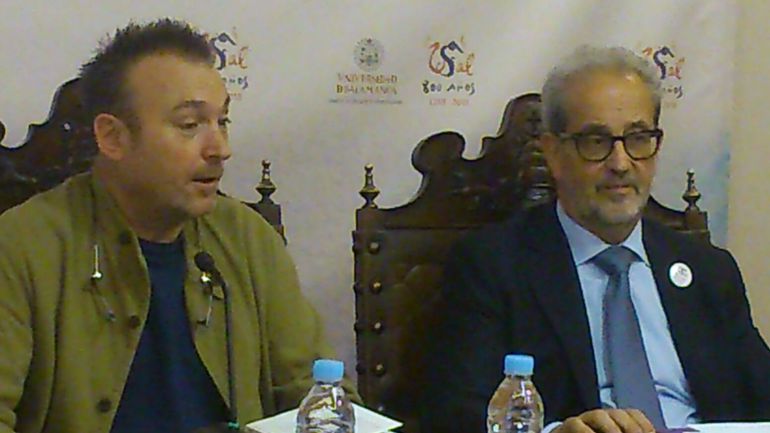 Miquel Barceló junto al rector de la USAL. Miquel Barceló junto al rector de la USAL.