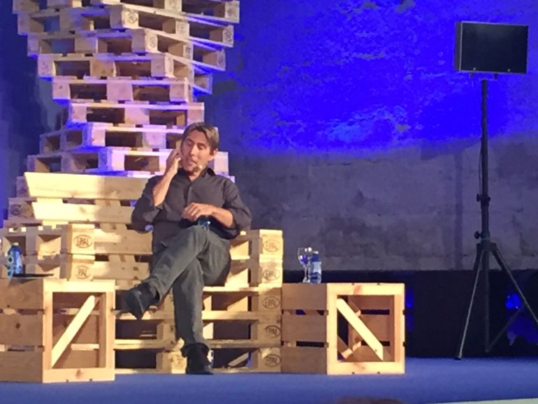 Javier del Pino ha abordado el papel del periodismo en la sociedad actual en el marco del Hay Festival. Javier del Pino ha abordado el papel del periodismo en la sociedad actual en el marco del Hay Festival.