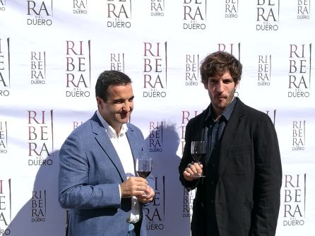 Óscar Velasco y Quim Gutiérrez brindan con Ribera del Duero Óscar Velasco y Quim Gutiérrez brindan con Ribera del Duero