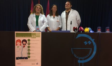 La decana de Farmacia, la responsable de la Farmacia Hospitalaria del Hospital General y el presidente de los Farmaceúticos La decana de Farmacia, la responsable de la Farmacia Hospitalaria del Hospital General y el presidente de los Farmaceúticos