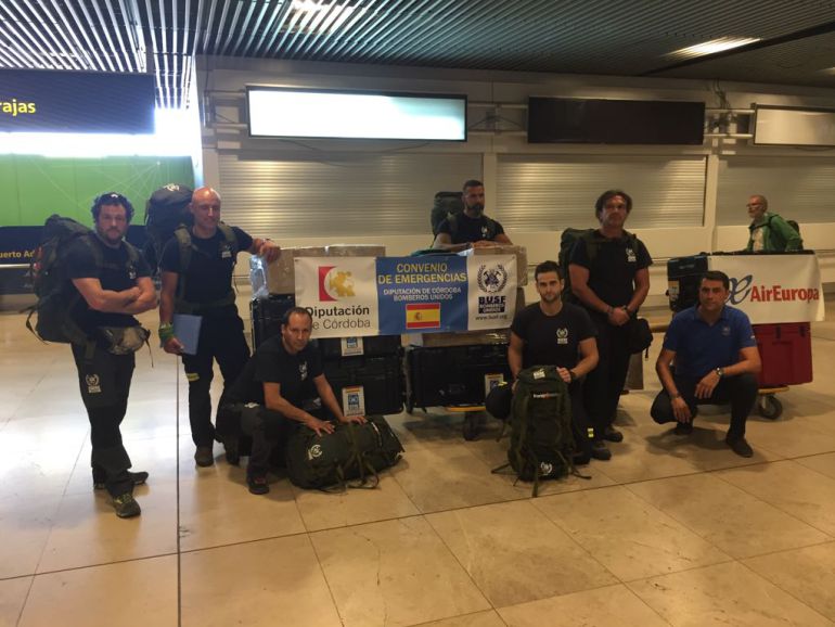 Equipo de Bomberos Sin Fronteras que viaja para ayuda humanitaria a la República Dominicana Equipo de Bomberos Sin Fronteras que viaja para ayuda humanitaria a la República Dominicana