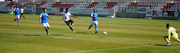 Tajamata dispara ante Chiri para hacer el 2-0 Tajamata dispara ante Chiri para hacer el 2-0