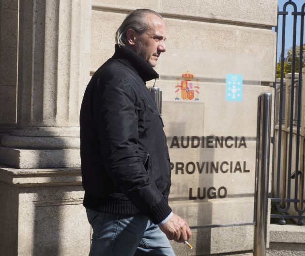 Jorge Dorribo a las puertas de la Audiencia Provincial de Lugo Jorge Dorribo a las puertas de la Audiencia Provincial de Lugo