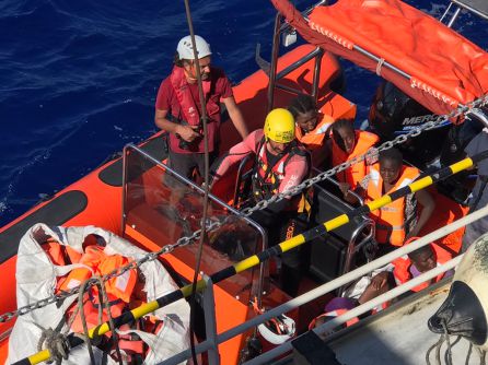 Instante del rescate del equipo de Maydayterraneo Instante del rescate del equipo de Maydayterraneo