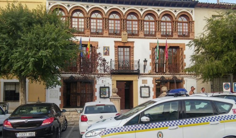 Fachada principal del edificio del Ayuntamiento de Jódar Fachada principal del edificio del Ayuntamiento de Jódar