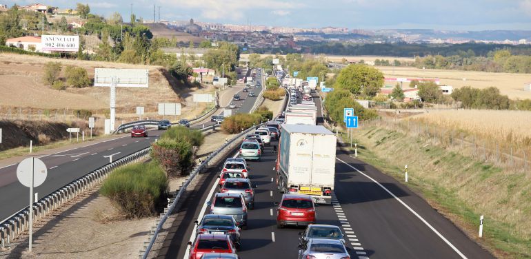 Embotellamiento en la A62 en las inmediaciones de Simancas Embotellamiento en la A62 en las inmediaciones de Simancas