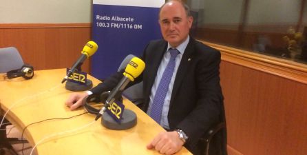 Herminio Molina, en una foto de archivo en Radio Albacete Herminio Molina, en una foto de archivo en Radio Albacete