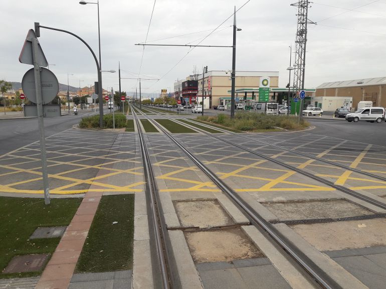 Vïas del metro a su paso por el polígono Juncaril. Vïas del metro a su paso por el polígono Juncaril.
